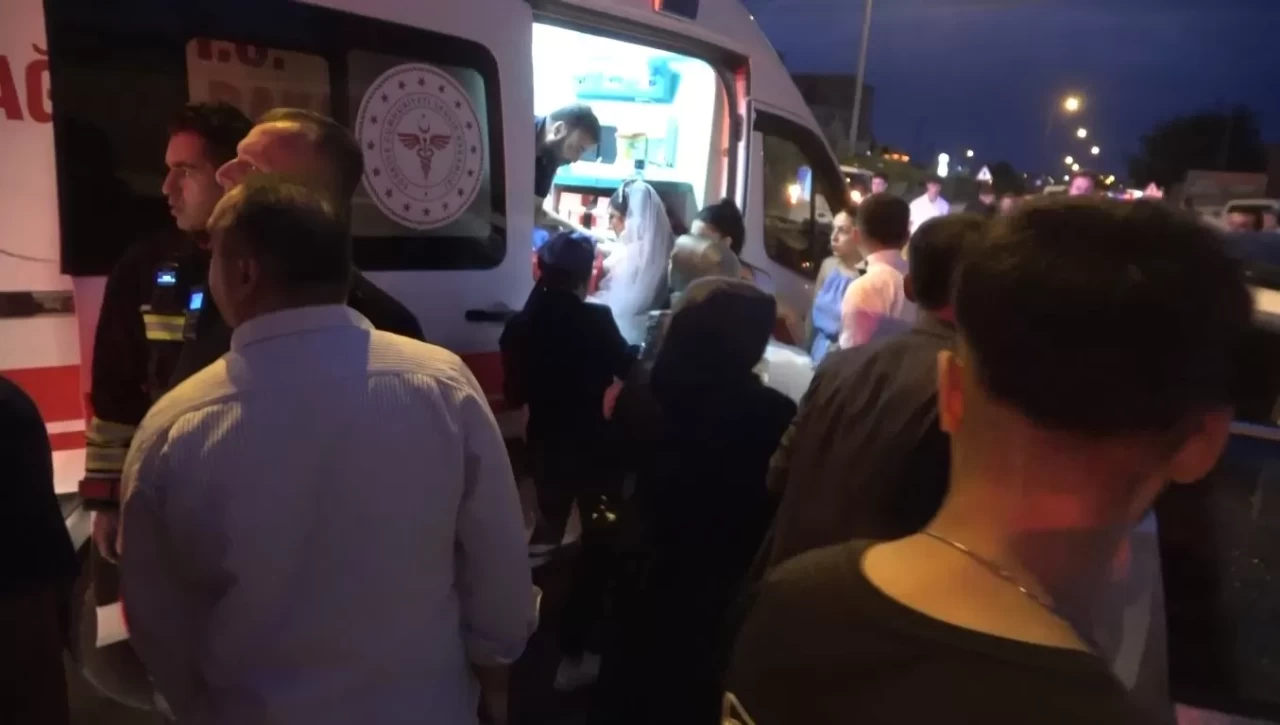 Samsun’da düğün konvoyunda kaza: Gelin hastaneye kaldırıldı