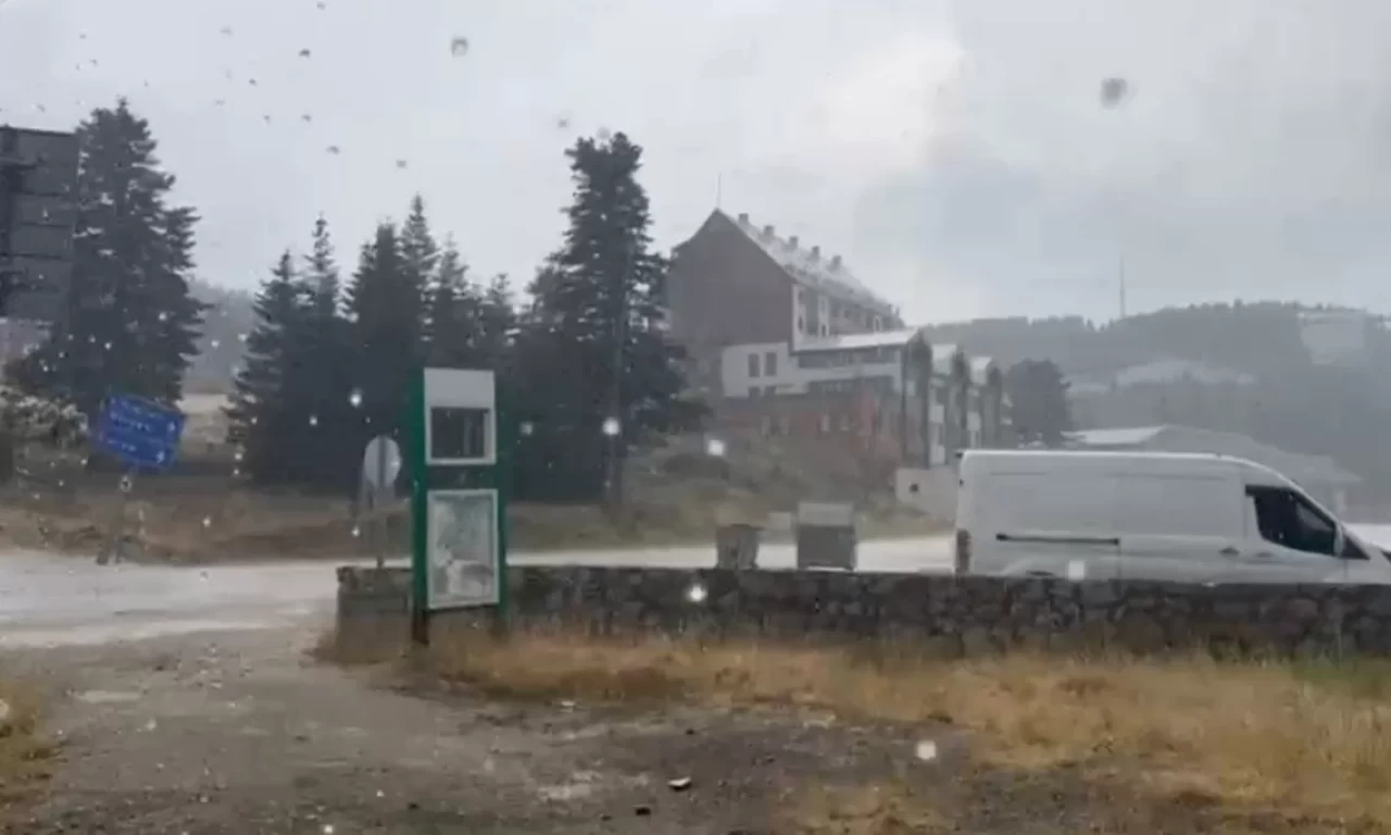 Bursa'da 5 dakikalık yağmur serinletti