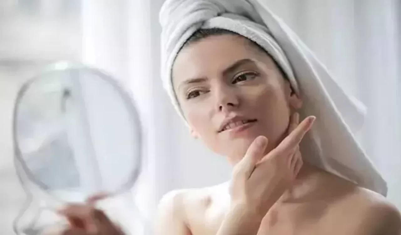 Yağlı ciltler için günlük bakım rutini! Parlamayı önleyin, gözenekleri sıkılaştırın