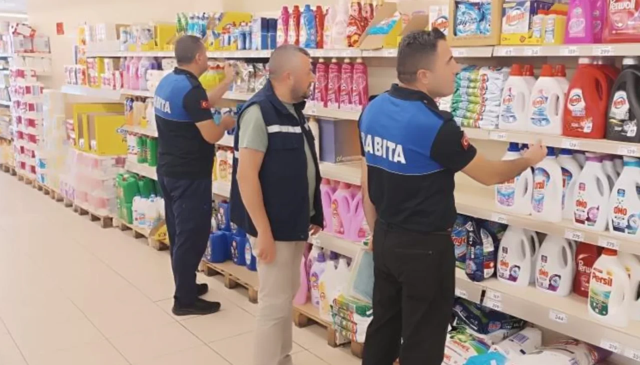 Dilovası'nda 120 iş yeri denetlendi: 3’ü mühürlendi, 450 ürün imha edildi