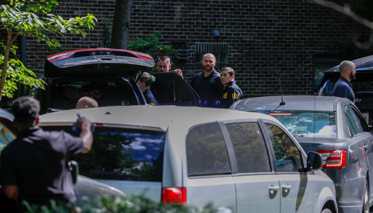 Trump'ın eski danışmanına FBI baskını!