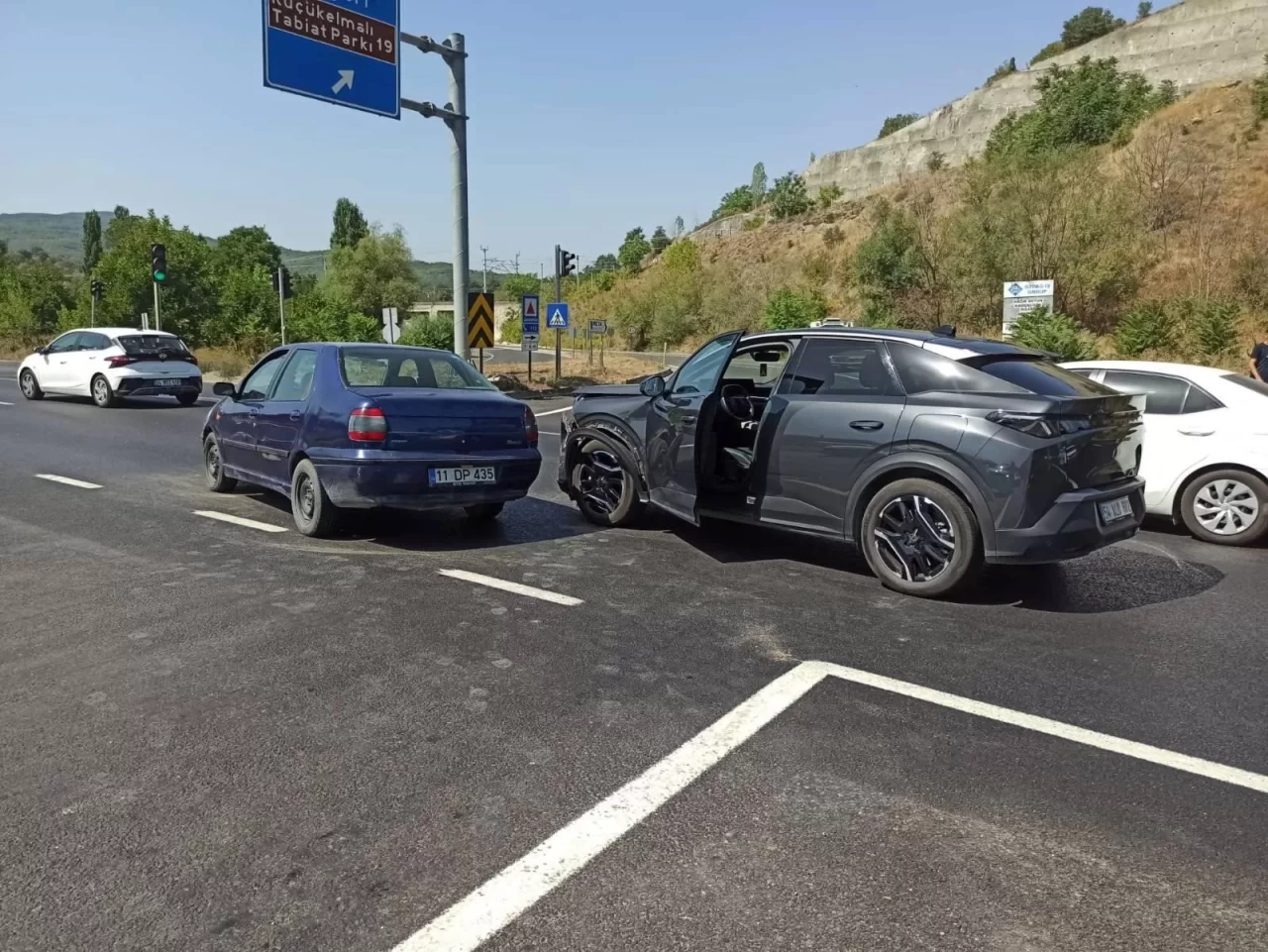 Bilecik'te iki otomobil çarpıştı: 1 yaralı