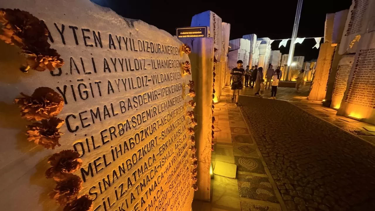 Marmara Depremi şehitleri anıldı