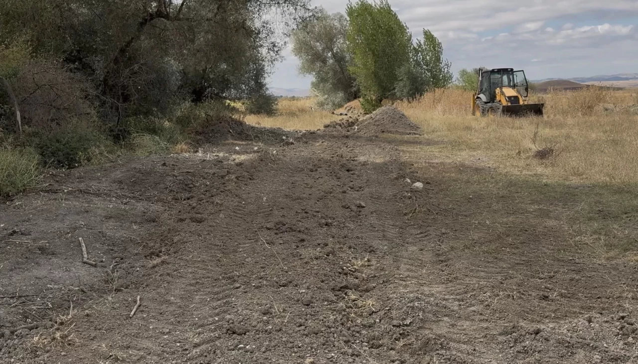 Çorum'da altyapı çalışması sırasında tarihi mezar taşı bulundu