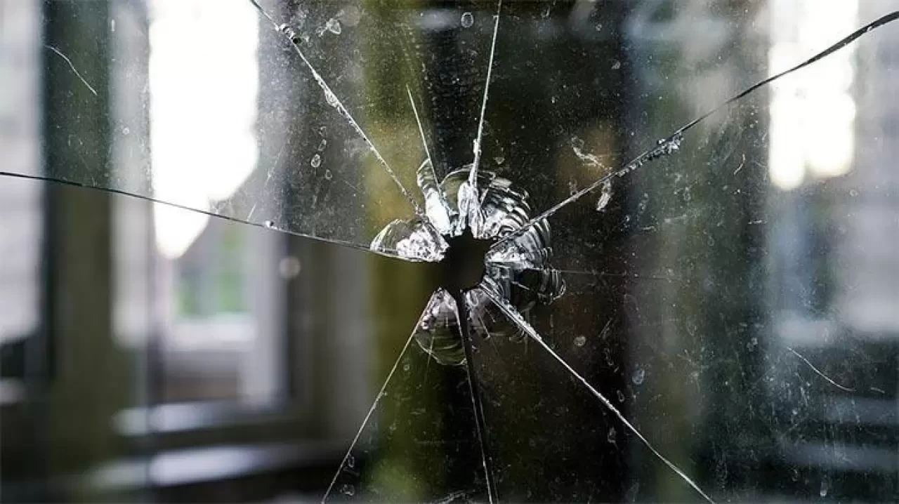 Rüyada Cam Kırılması Görmek Ne Anlama Gelir? İşte Detaylı Yorumlar