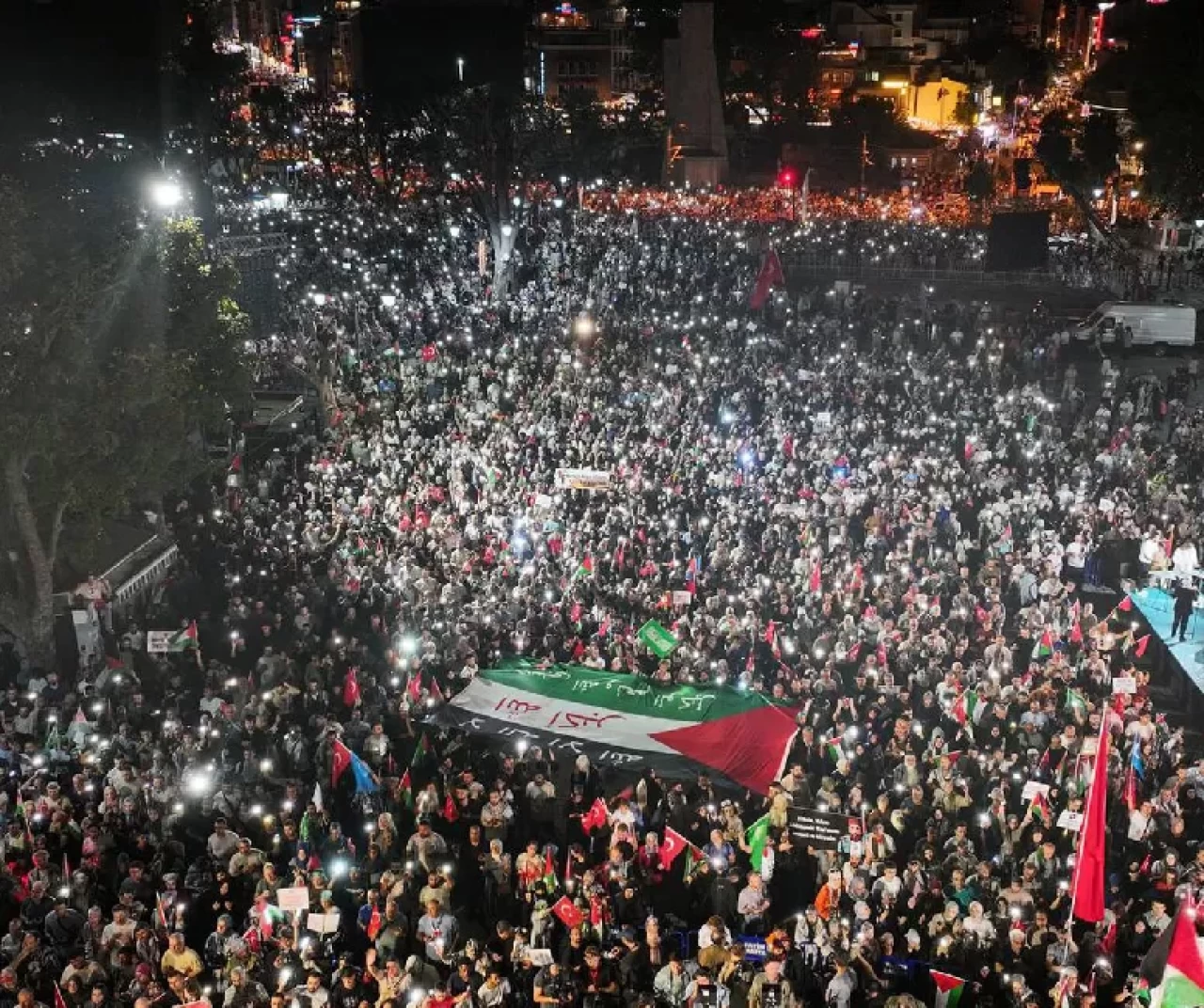 Yüz binler İstanbul’da Gazze için yürüdü