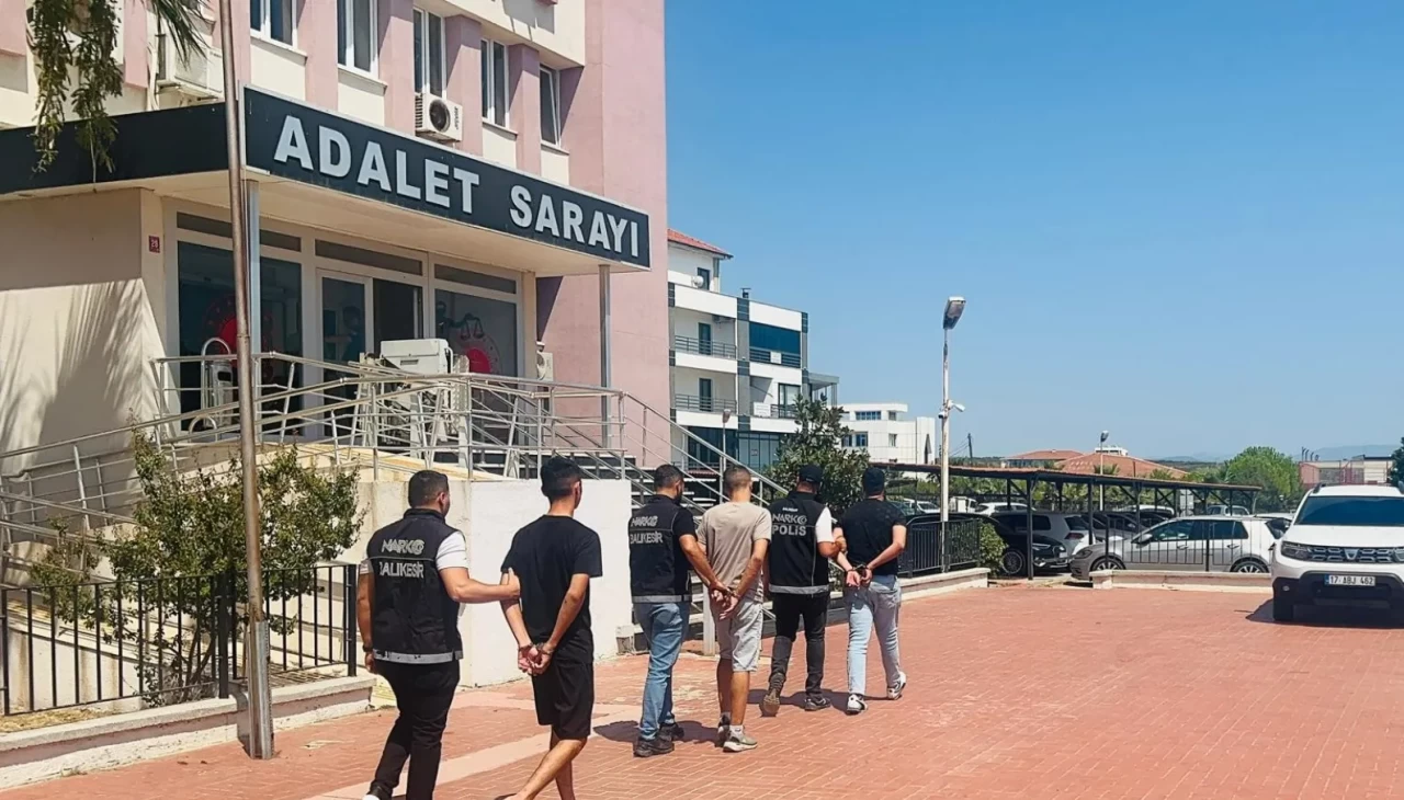 Ayvalık’ta zehir tacirlerine darbe