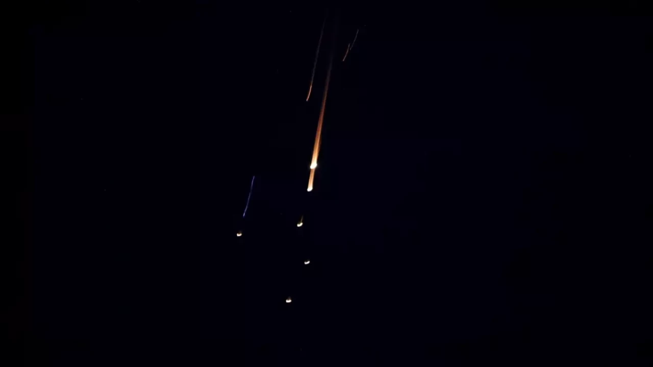 İsrail'e füze saldırısı! Tel Aviv'de sirenler çalıyor, halk panikledi