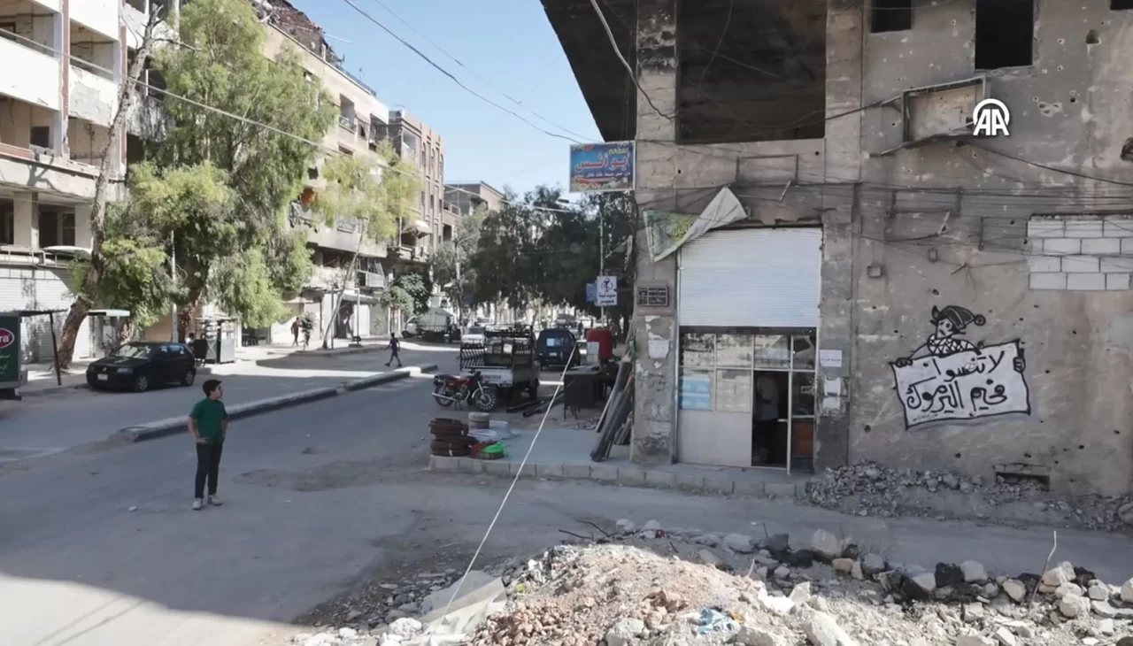 Suriye'deki Yarmuk Kampı'nda savaşın izleri