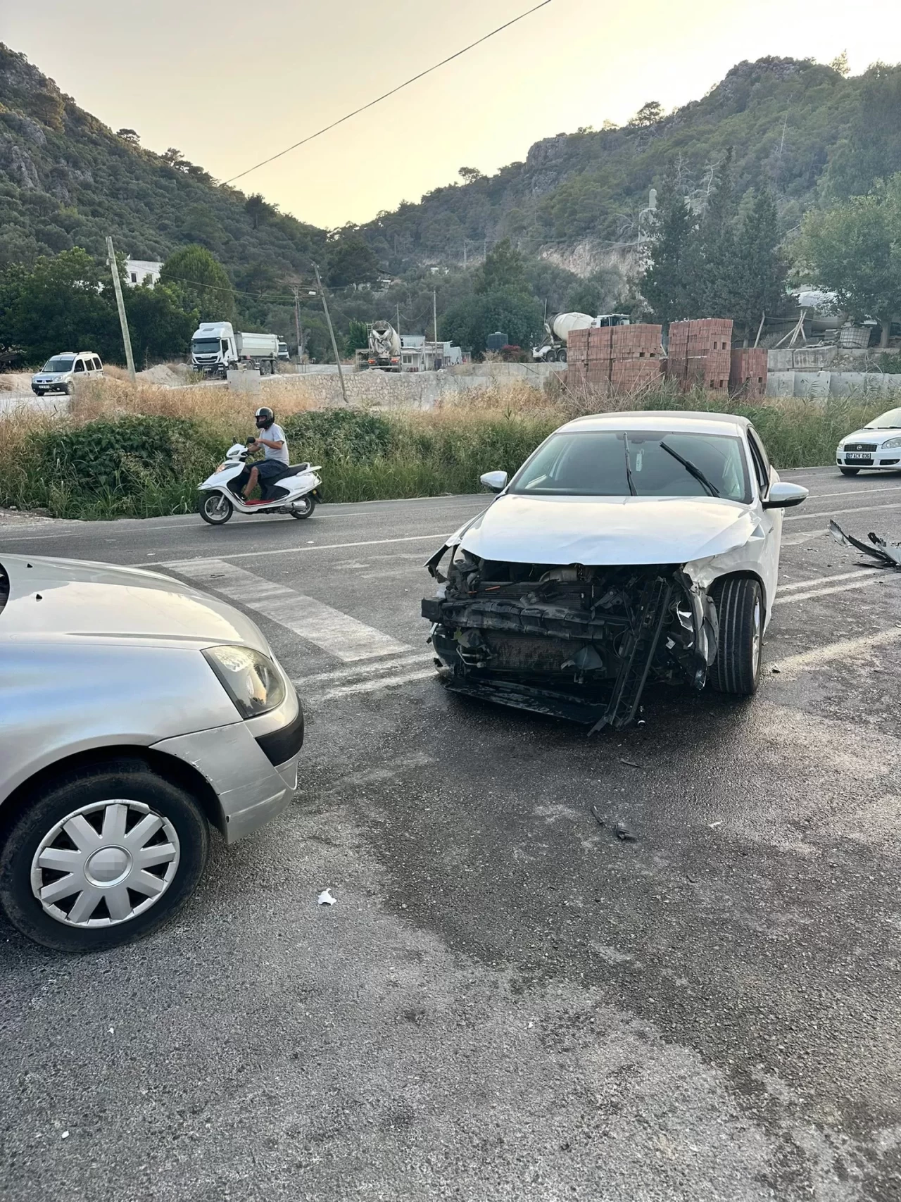 Antalya'da feci kaza: Üç araç çarpıştı, 7 yaralı!