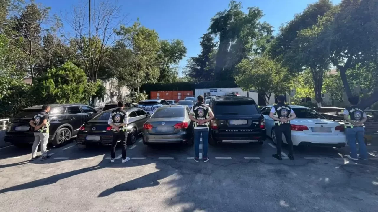 Konvoy yaparak trafiği engelleyen 9 sürücüye ceza