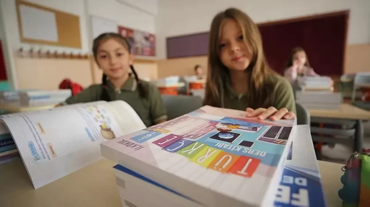 MEB’den velilere destek: 184 milyon ücretsiz kitap, tek tip kıyafetle tasarruf