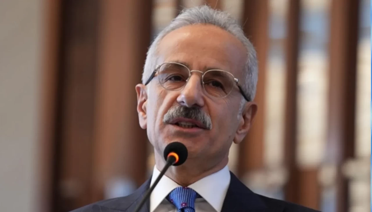 Bakan Uraloğlu, 3 ildeki kent içi raylı sistemlerin Zafer Bayramı'nda ücretsiz olmasını değerlendirdi