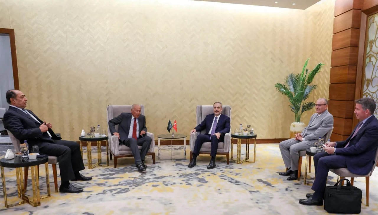 Bakan Fidan, Mısır’da Arap Birliği Genel Sekreteri Ahmed Ebu Gayt ile görüştü