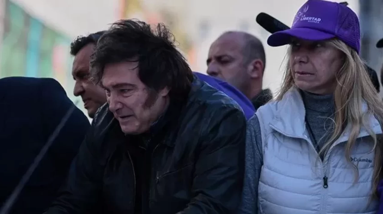 Arjantin Devlet Başkanı Javier Milei'ye protesto! Saldırıya uğradı