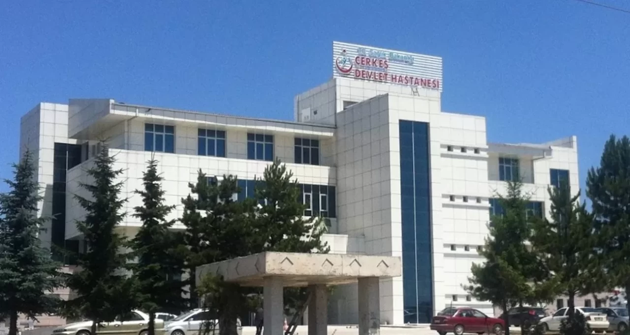 D100’de kontrolden çıkan hafif ticari şarampole devrildi: 2’si çocuk 4 yaralı