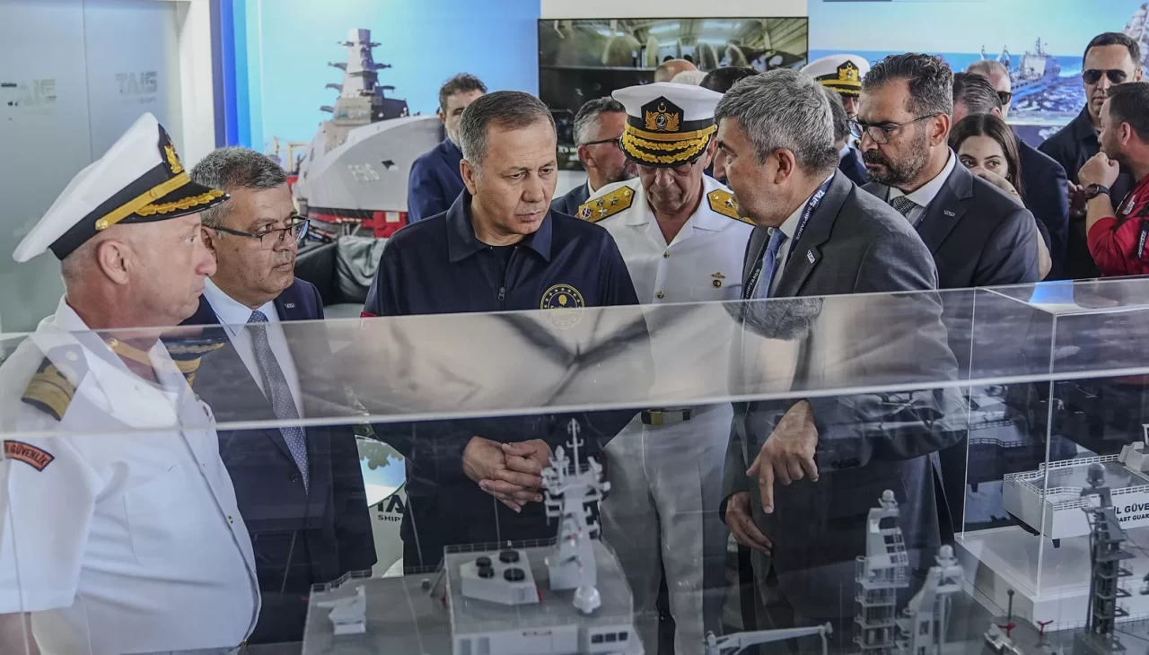 İçişleri Bakanı Yerlikaya, TEKNOFEST Mavi Vatan'ı ziyaret etti