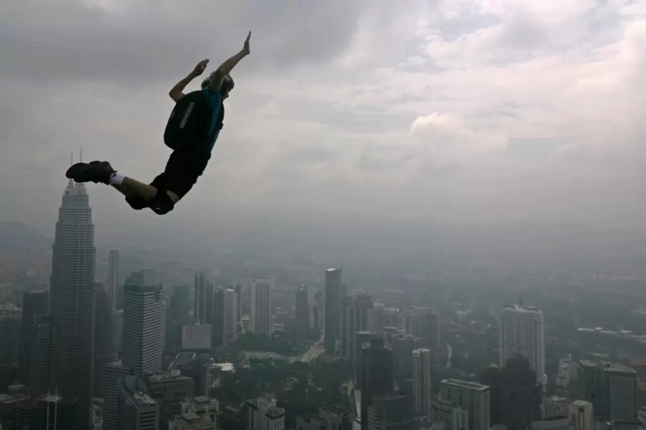 Rüyada Balkondan Atlamak Ne Anlama Gelir? İşte Detaylı Yorumlar