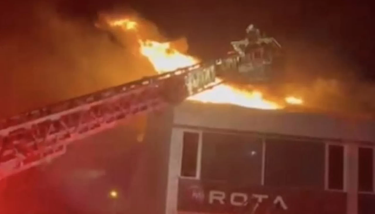 Çorum’da iş yerinin çatısında çıkan yangın söndürüldü