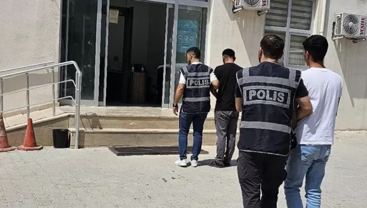 Otomobilin ses sistemlerini çalan şahıslar yakalandı