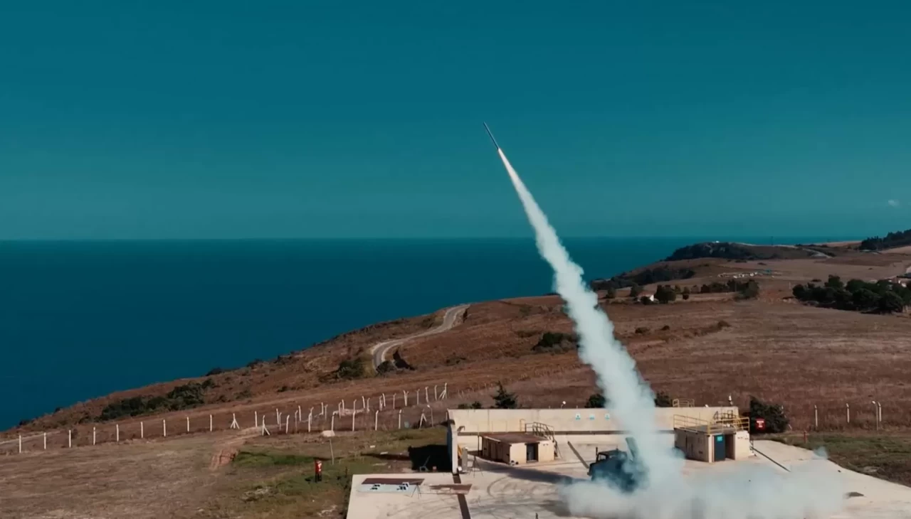 ROKETSAN’ın TRLG-122 Füzesi hafif araçtan hedefi tam isabetle vurdu