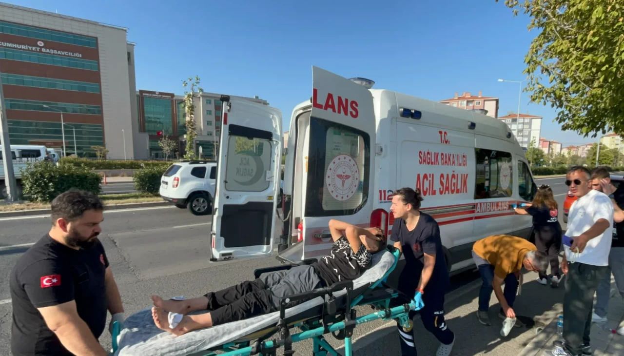 Otomobilin çarptığı elektrikli bisikletli çocuk yaralandı