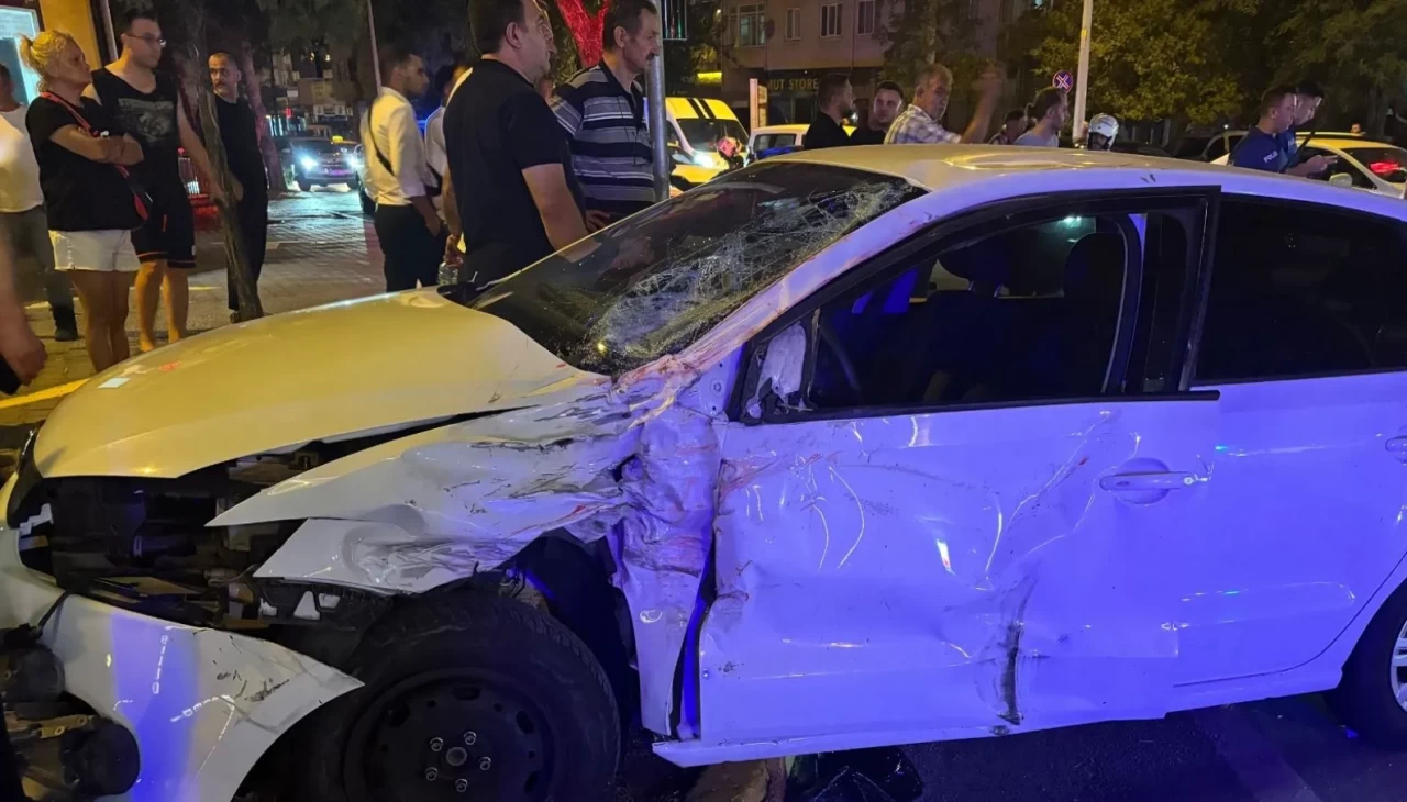 Edirne’de otomobil ile kamyonet çarpıştı: 3 yaralı
