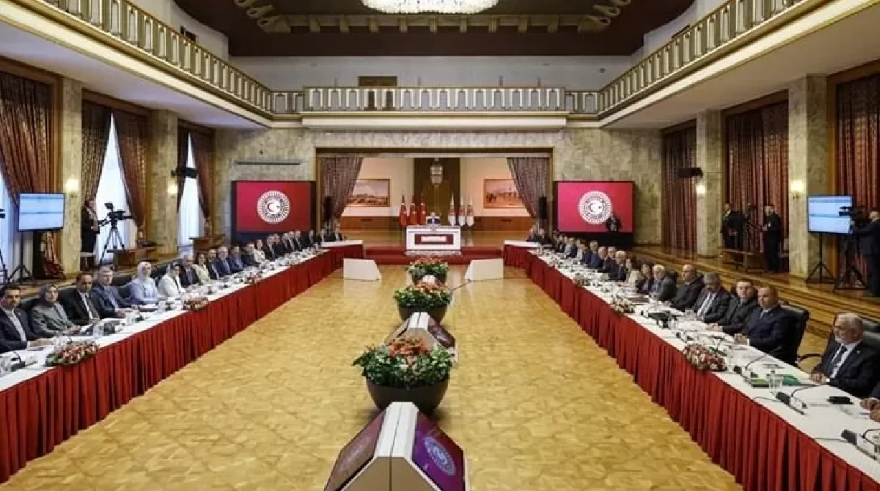 Meclis'te kurulan tarihi komisyonun adı "Milli Dayanışma, Kardeşlik ve Demokrasi Komisyonu" oldu