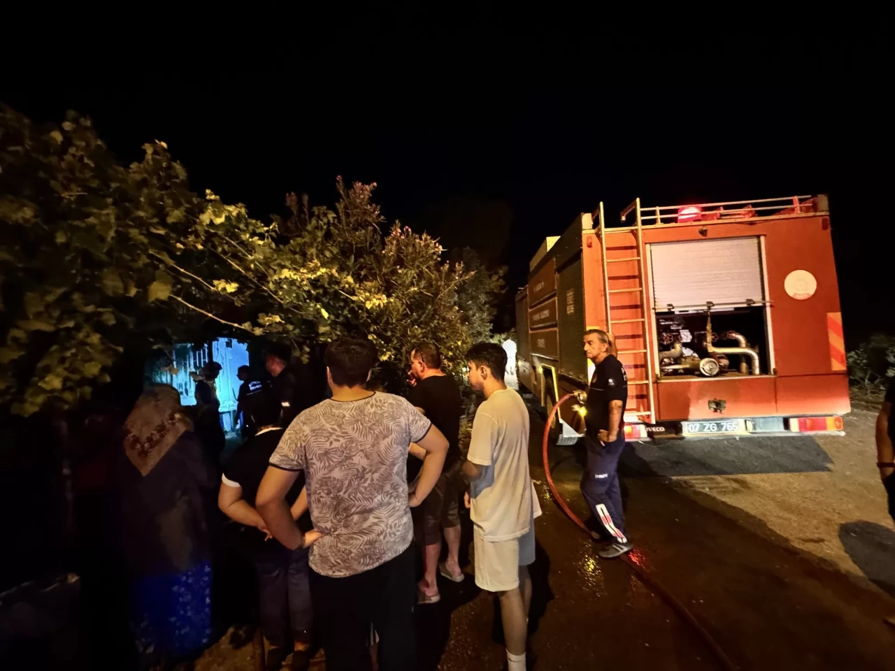 Antalya'da korkutan yangın: Müstakil ev kullanılamaz hale geldi