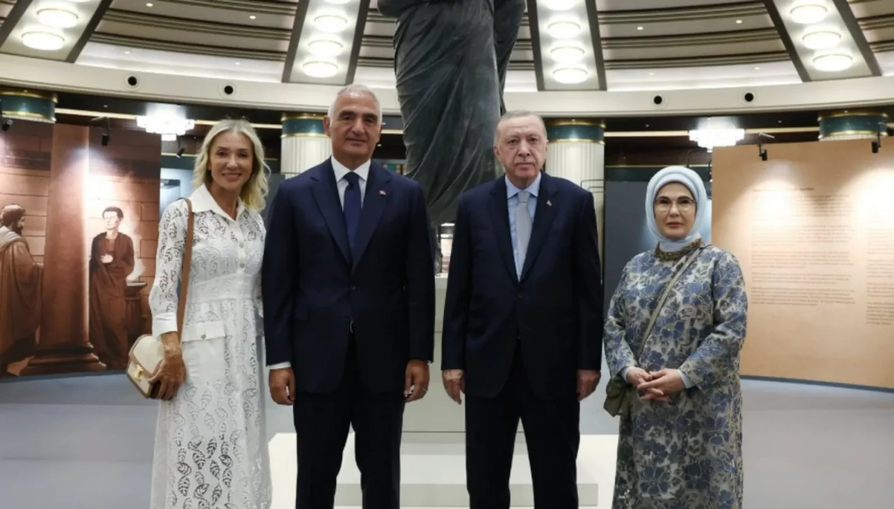 Marcus Aurelius heykeli 65 yıl sonra Türkiye’de! Emine Erdoğan'dan anlamlı mesaj