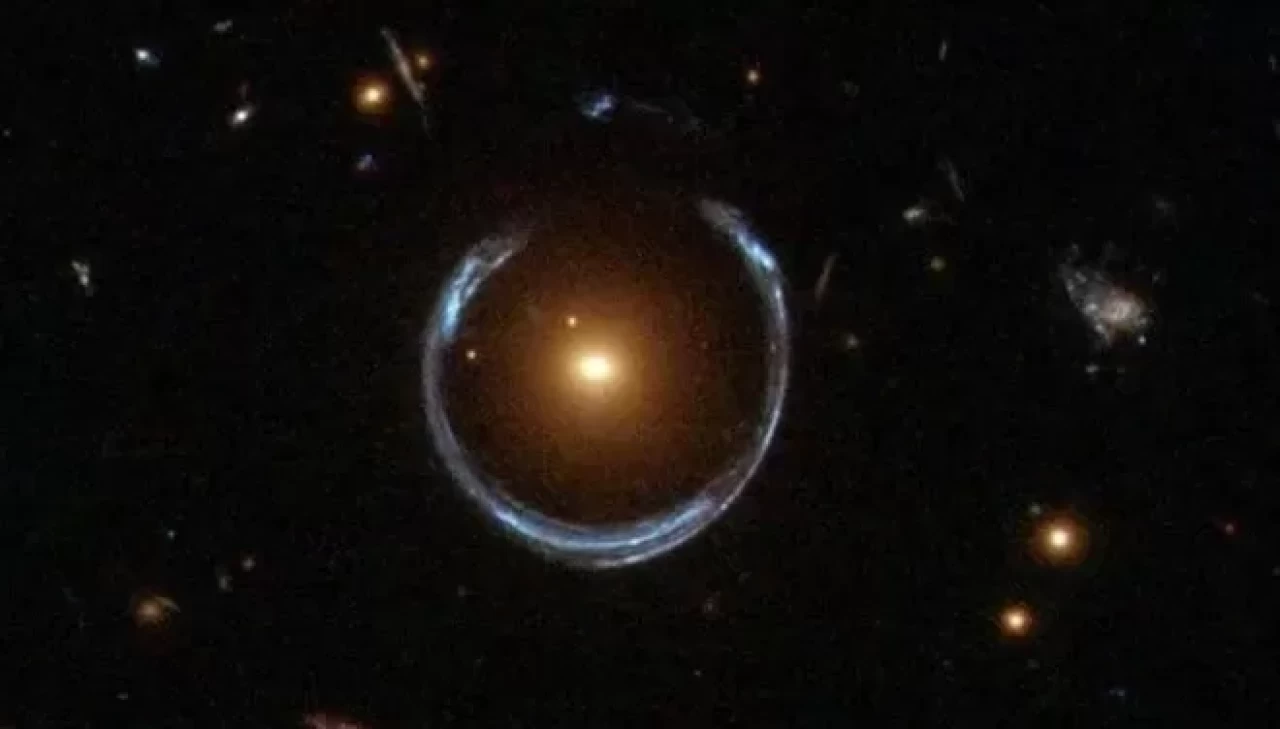 Evrenin en büyük canavarı bulundu: 36 milyar güneş gücünde kara delik!