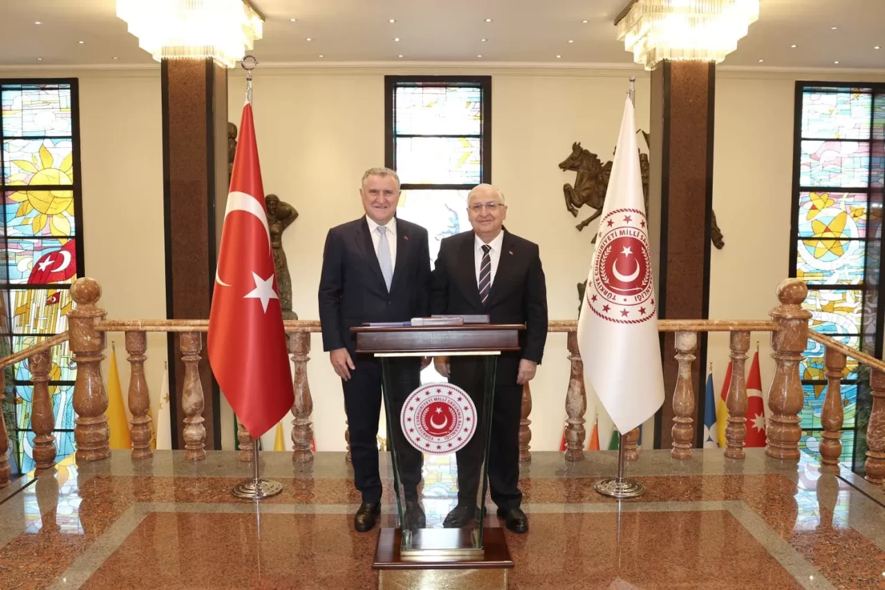Milli Savunma Bakanı Güler, Gençlik ve Spor Bakanı Bak ile görüştü