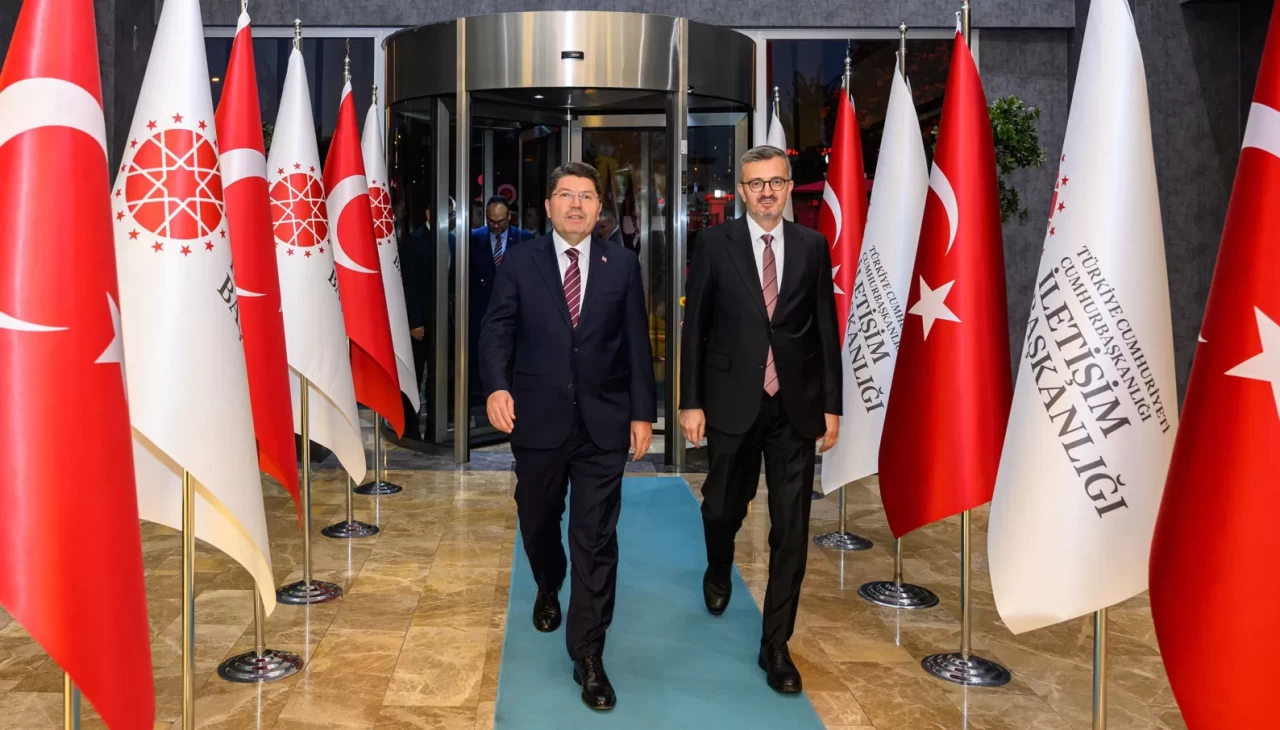 Adalet Bakanı Tunç İletişim Başkanı Duran ile bir araya geldi