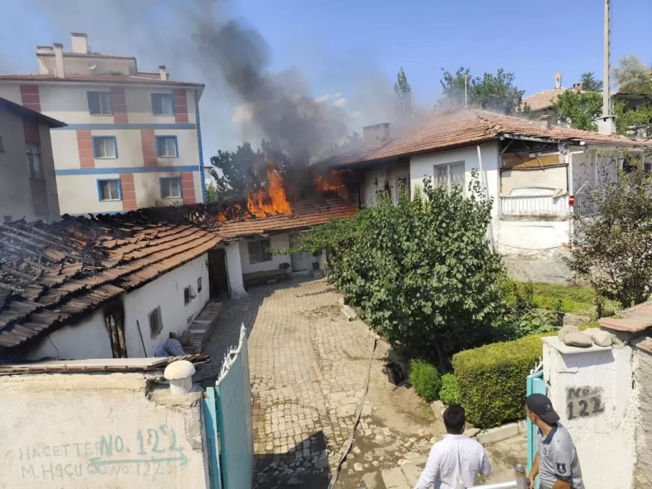 Çorum'da ev yangını: 1 kişi dumandan etkilendi