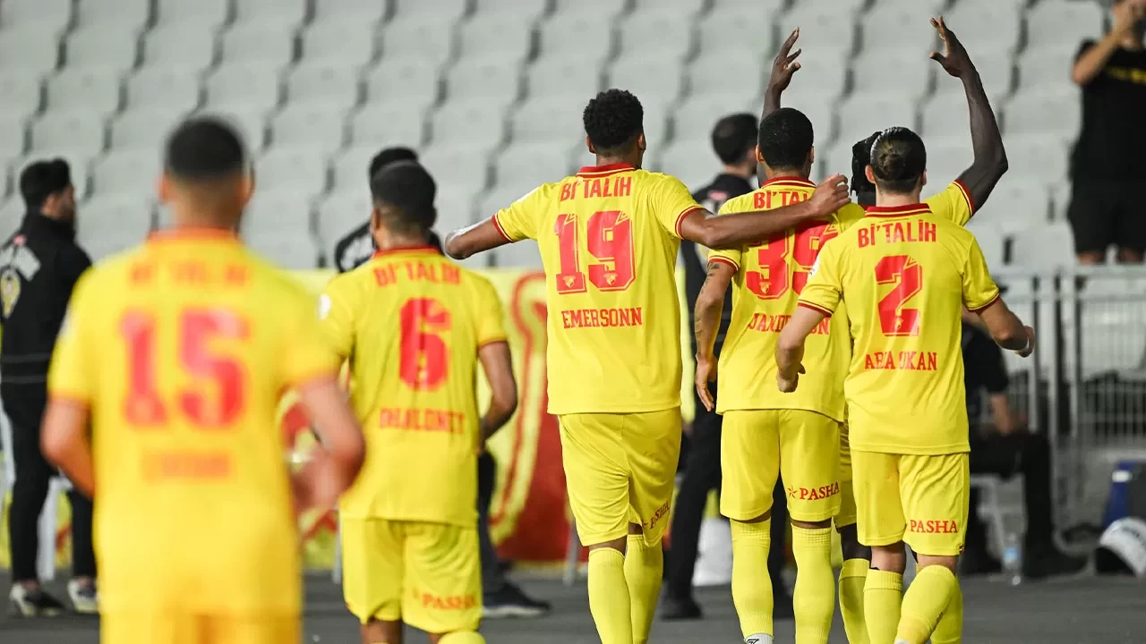 Göztepe, İstanbul'dan 3 puanla döndü | Süper Lig'de Fatih Karagümrük 0-2 Göztepe