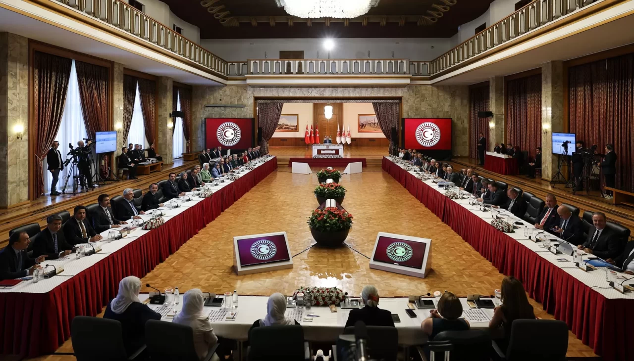 TBMM’de tarihi buluşma: Milli Dayanışma, Kardeşlik ve Demokrasi Komisyonu’nun 5. toplantısı sona erdi