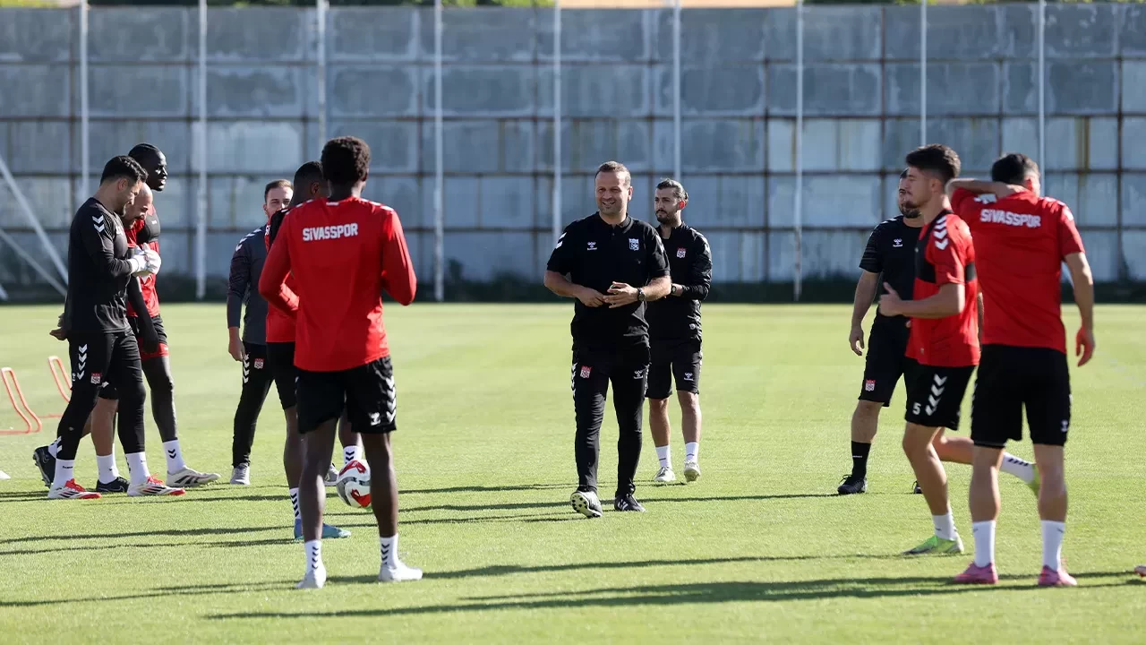 Sivasspor Teknik Direktörü Osman Zeki Korkmaz: "Taraftarımızdan sabır istiyorum"