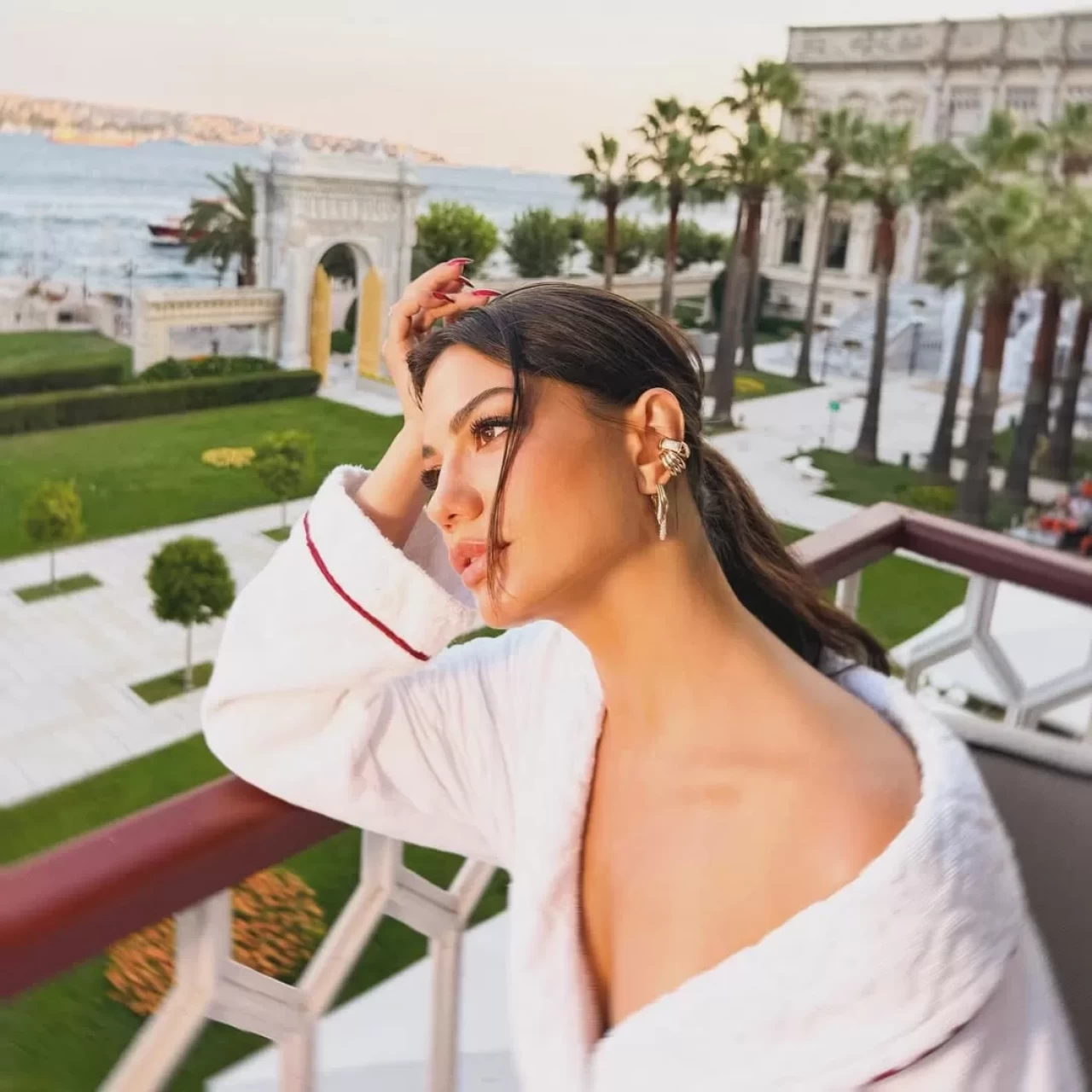 Demet Özdemir, sosyal medya paylaşımıyla takipçilerini mest etti