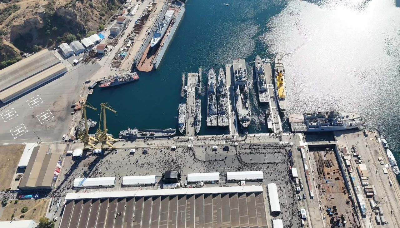 TEKNOFEST Mavi Vatan'da savaş gemilerine vatandaşlardan yoğun ilgi