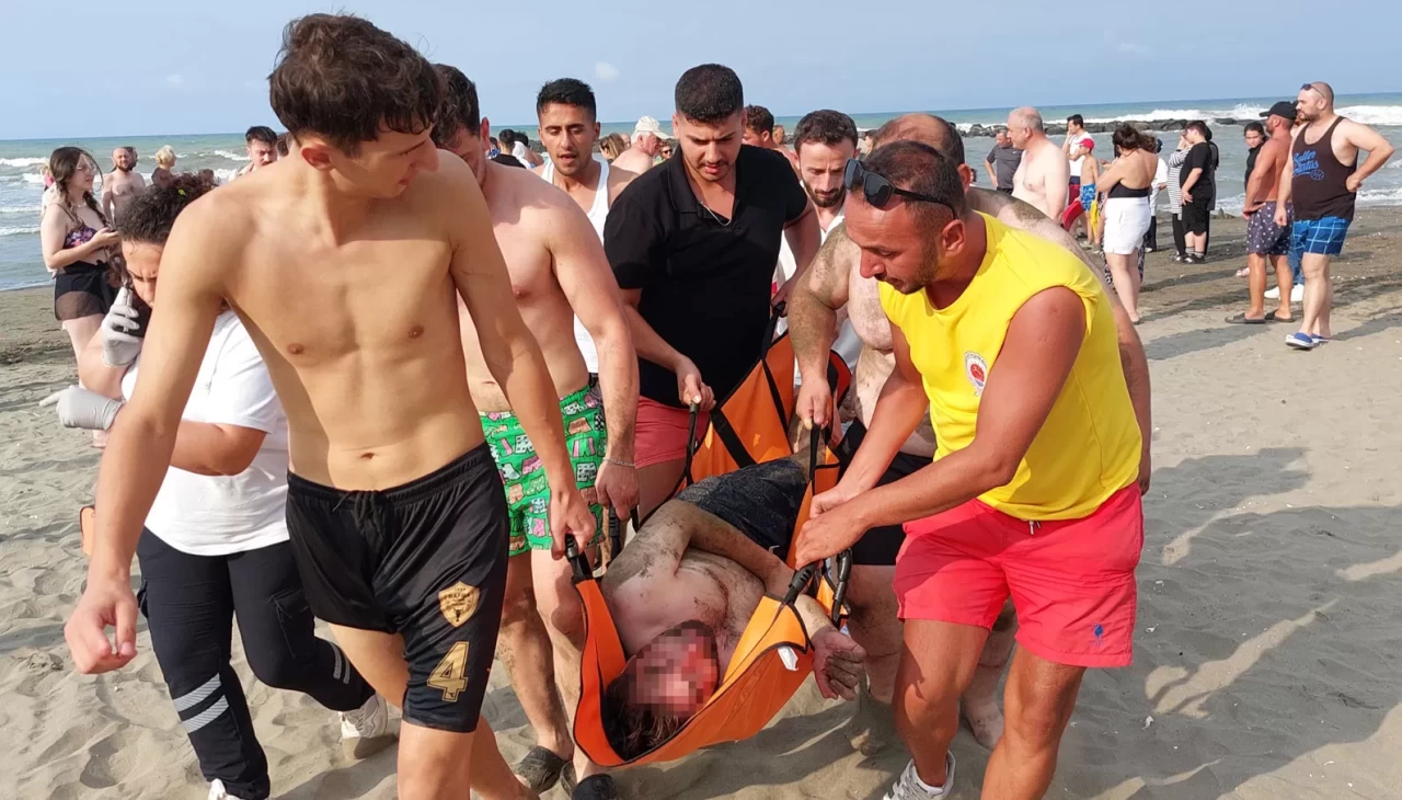 Karadeniz'de can pazarı: 2 arkadaş baygın halde denizden çıkartıldı