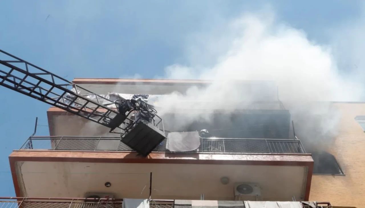 Antalya'da korku dolu anlar! Evinin alev alev yandığını çaresizce izledi