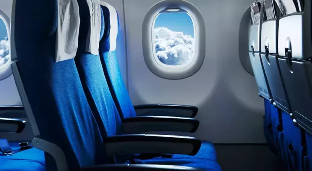 ABD'li havayolu şirketi kilolu yolculardan iki koltuk parası alacak