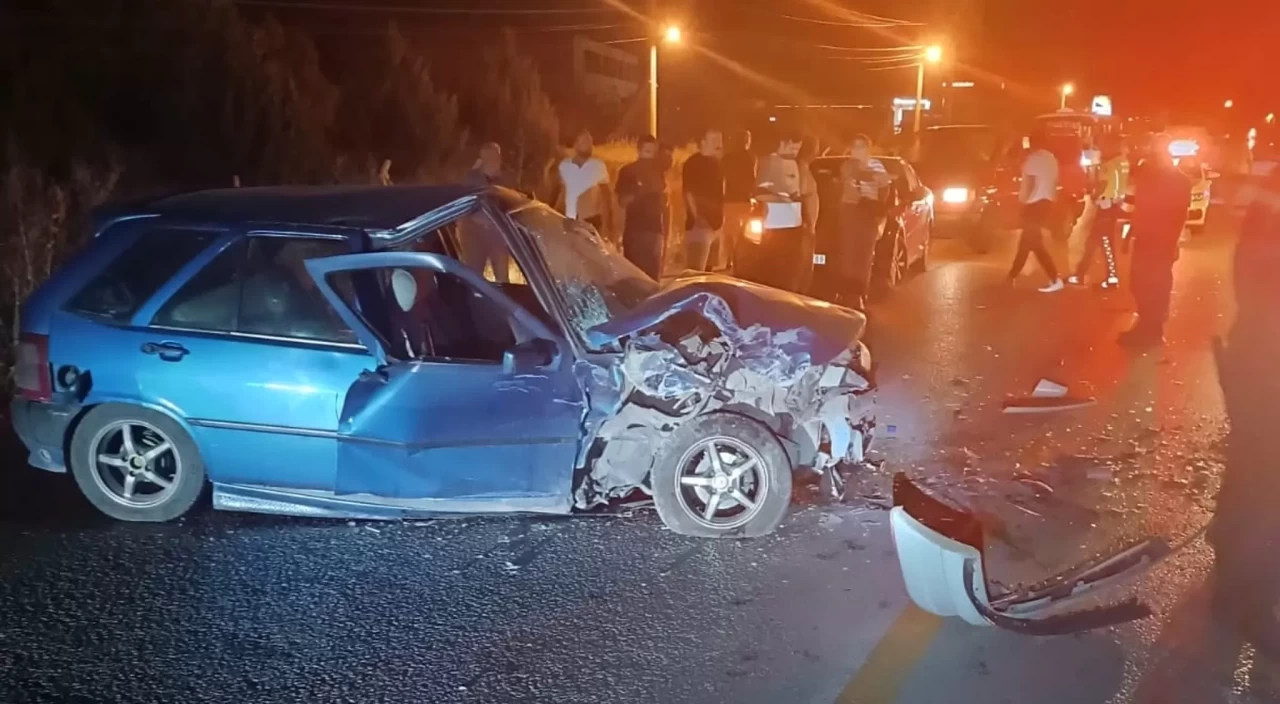 Kırıkkale'de otomobiller kafa kafaya çarpıştı: 3 yaralı