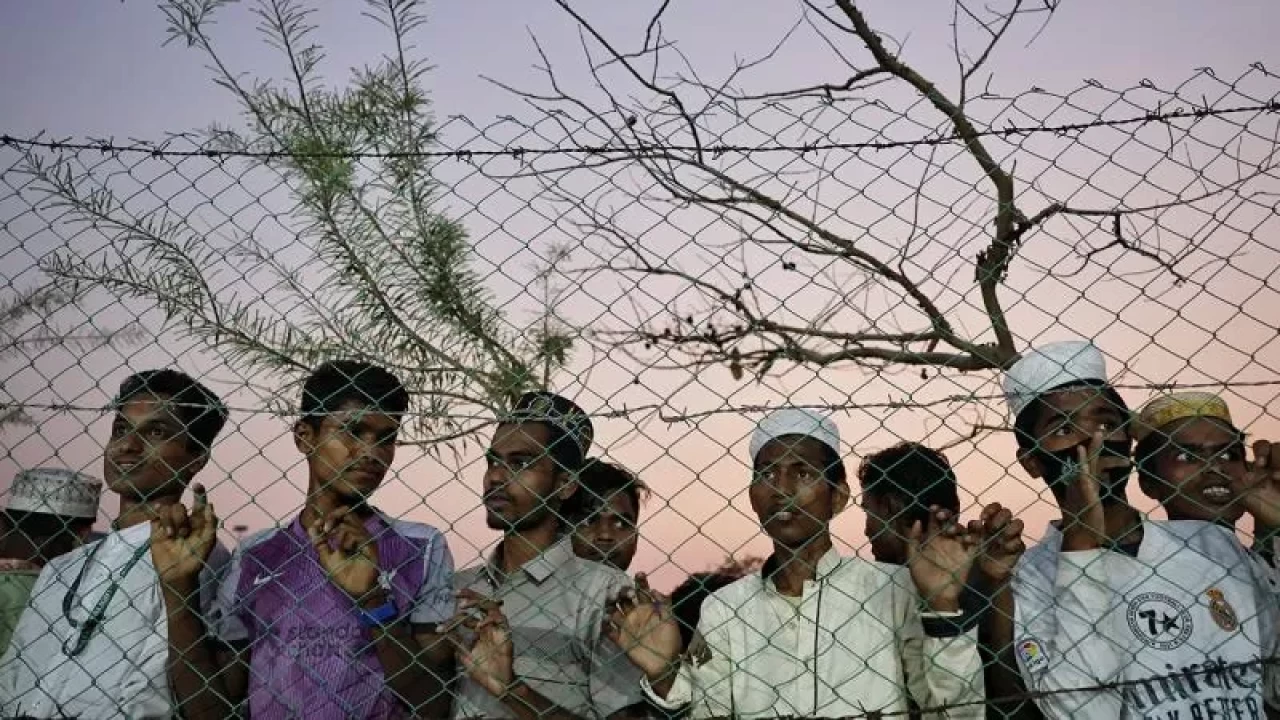 Korkunç iddia! Hindistan, Rohingya mültecilerini denize attı