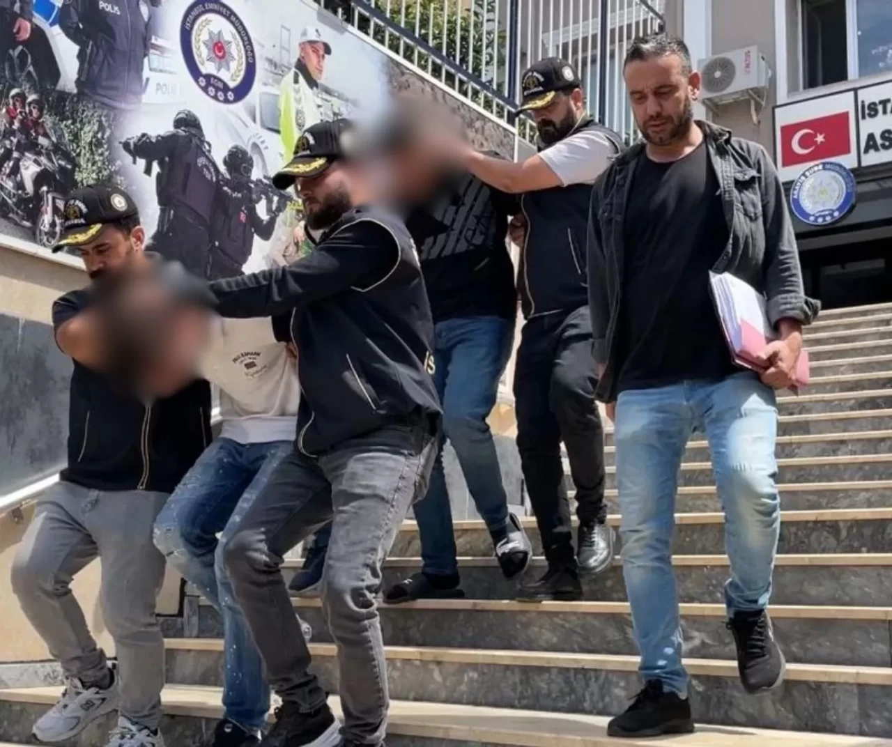 Beyoğlu'nda iş yeri ve 3 aracın kurşunlanmasına ilişkin 1 zanlı tutuklandı