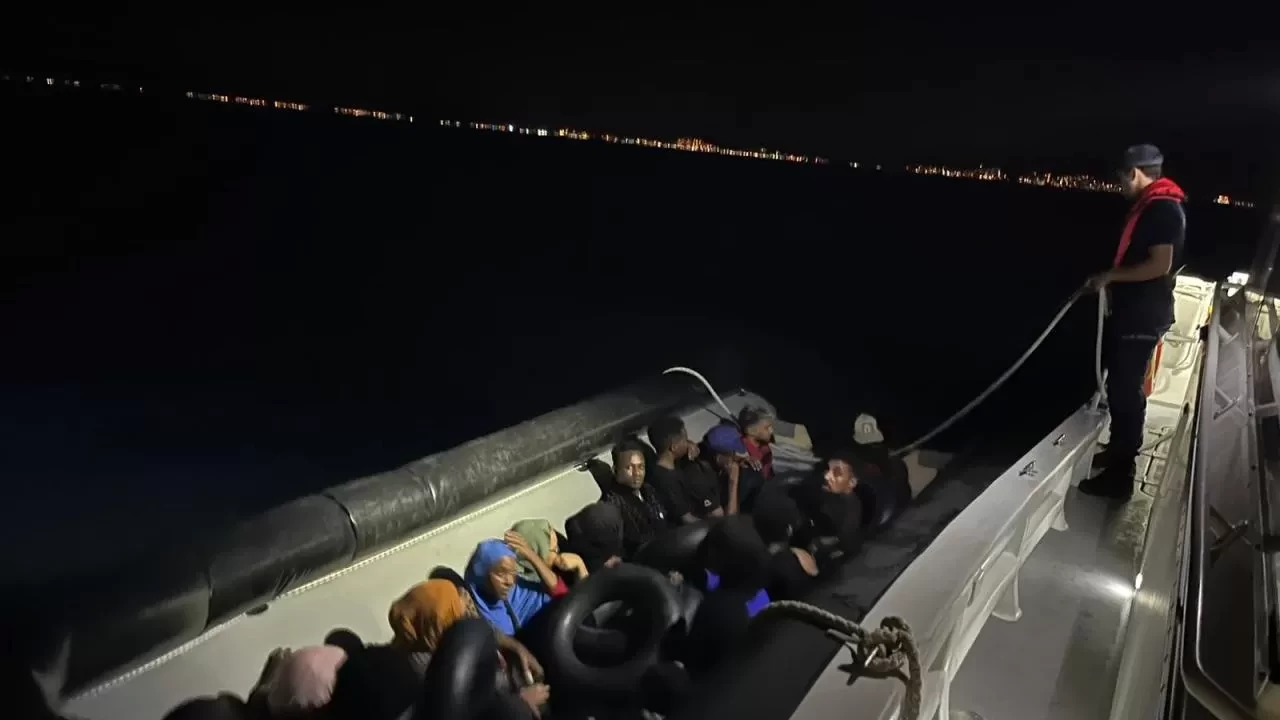 Denizde ve karada eş zamanlı operasyon! 83 düzensiz göçmen yakalandı
