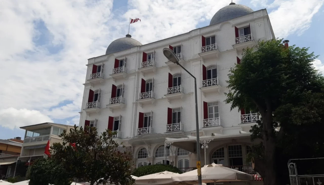 Darbe toplantısıyla gündeme gelmişti! 15 Temmuz'un ardından tarihi otelde yeni skandal