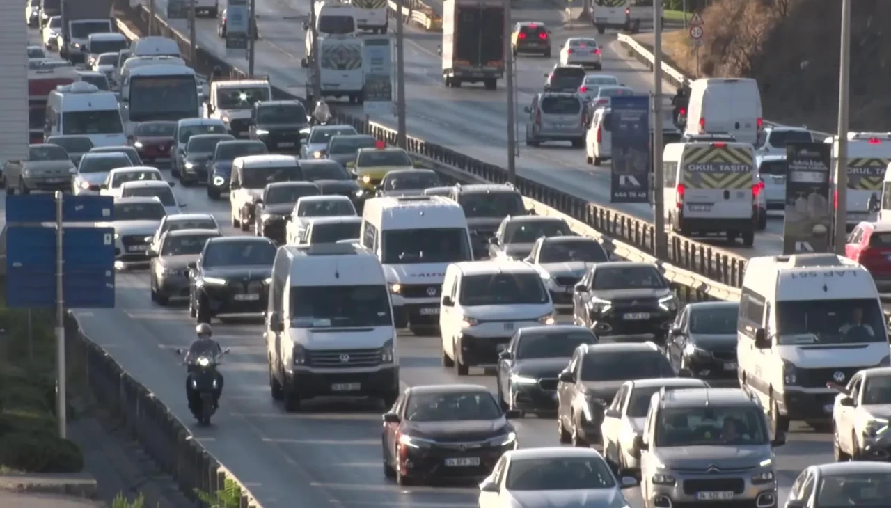İstanbul’da iş çıkışında trafik yoğunluğu yüzde 72’ye ulaştı