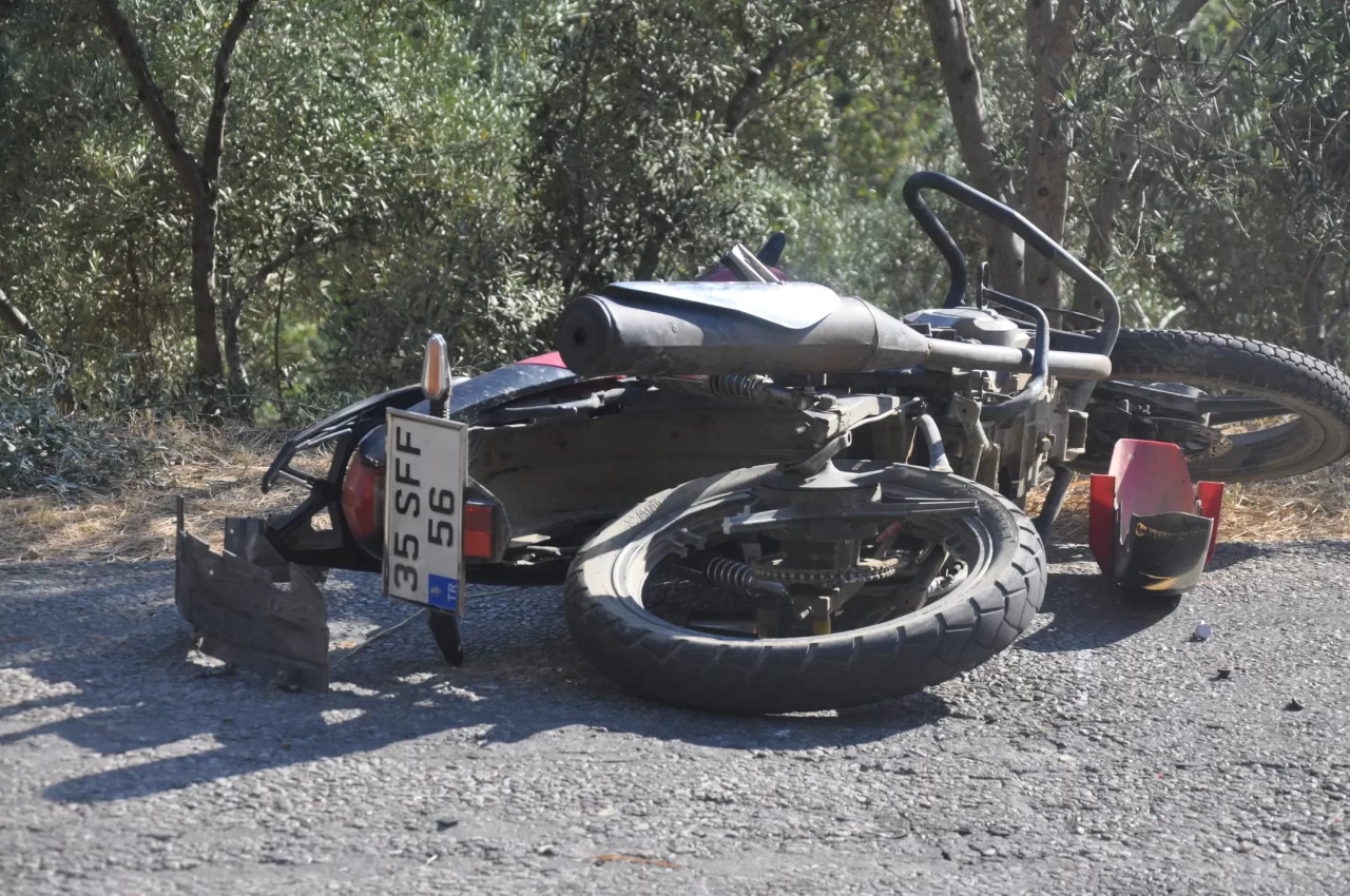 Ödemiş'te feci kaza: Pikap motosiklet çarpıştı, 1 ölü, 1 yaralı