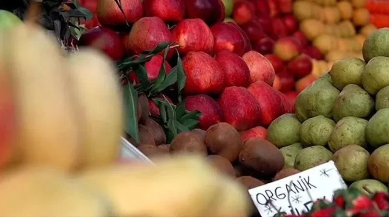 Elmada fiyat uçtu! Üç haneli rakamları gördü...